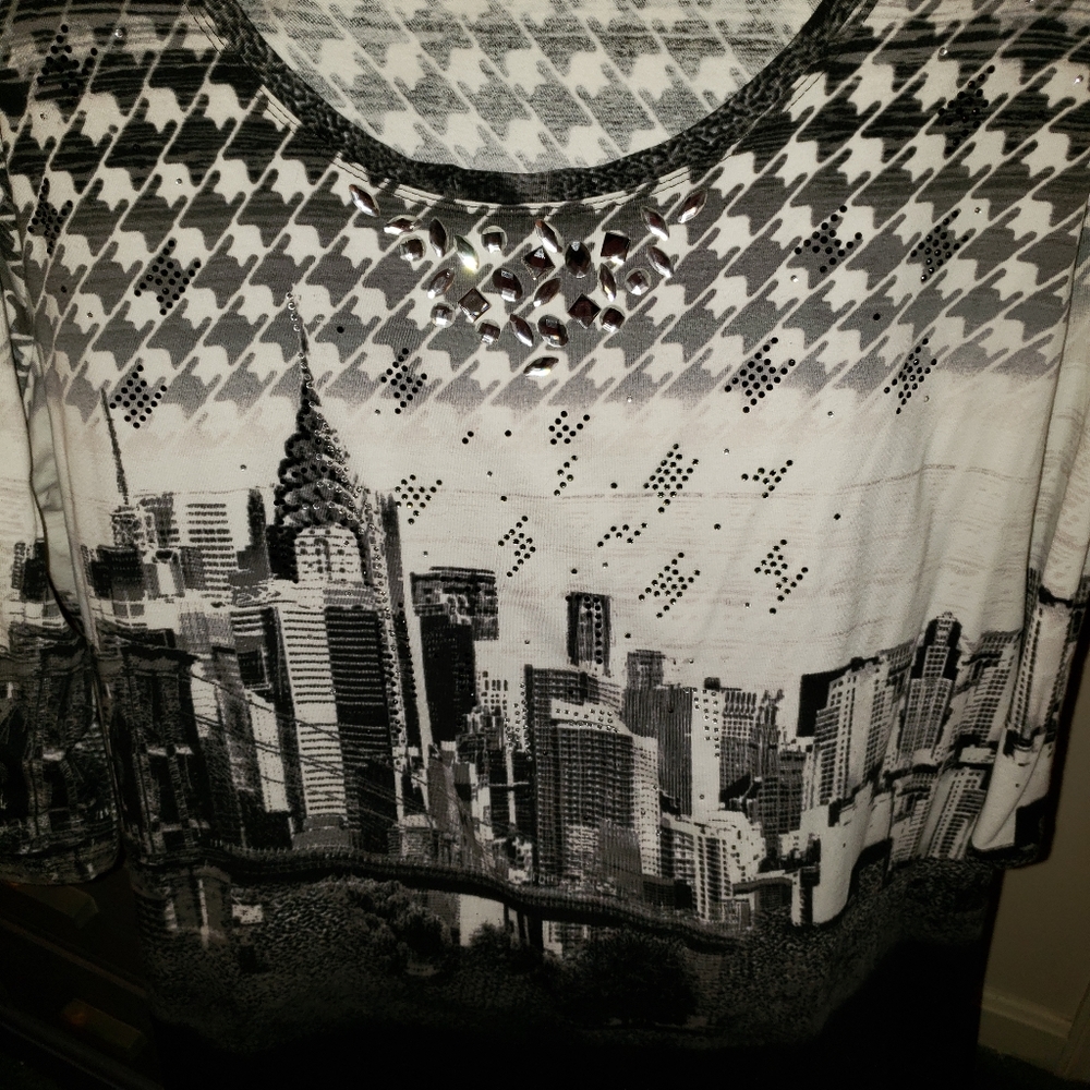 Top - Picture 2 of 3